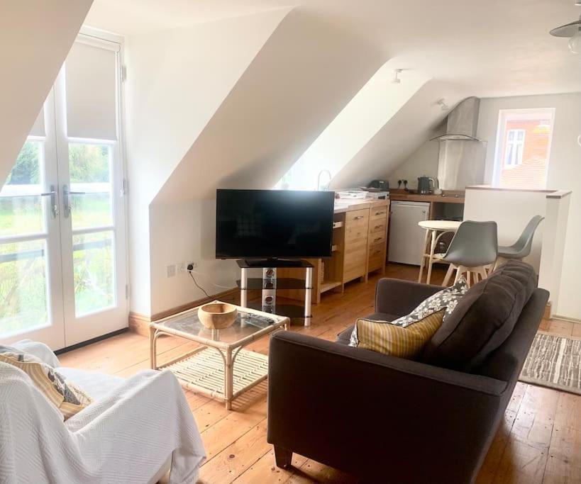 Delightful Ely House Bright And Warm With Cathedral View 아파트 외부 사진