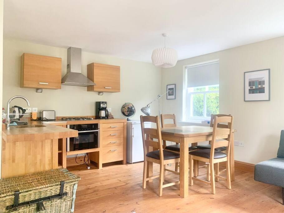 Delightful Ely House Bright And Warm With Cathedral View 아파트 외부 사진