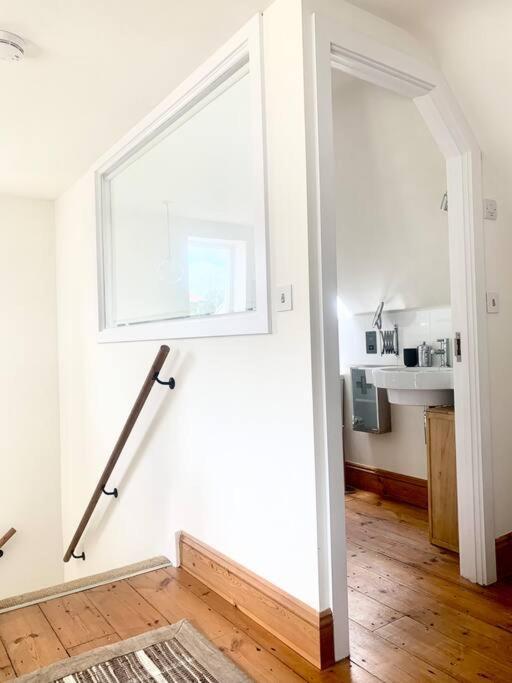 Delightful Ely House Bright And Warm With Cathedral View 아파트 외부 사진