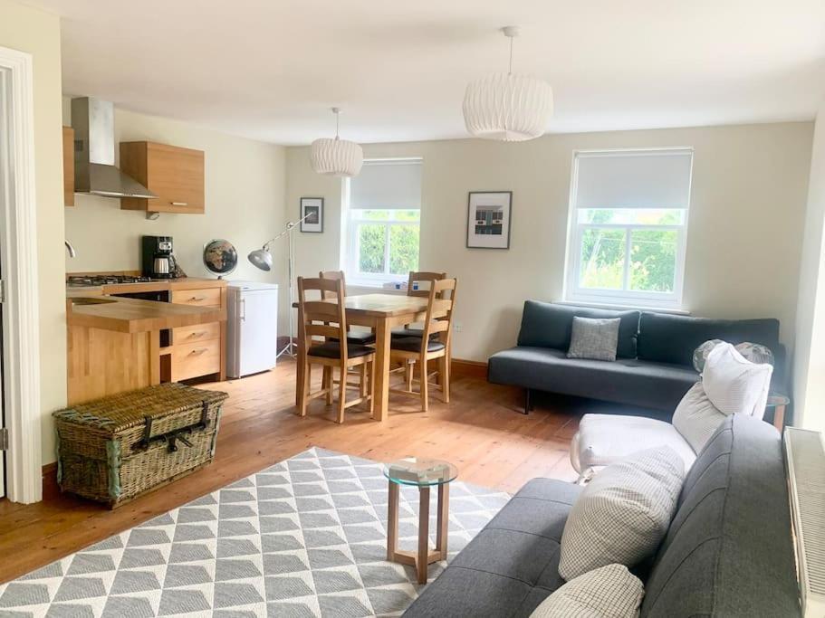Delightful Ely House Bright And Warm With Cathedral View 아파트 외부 사진