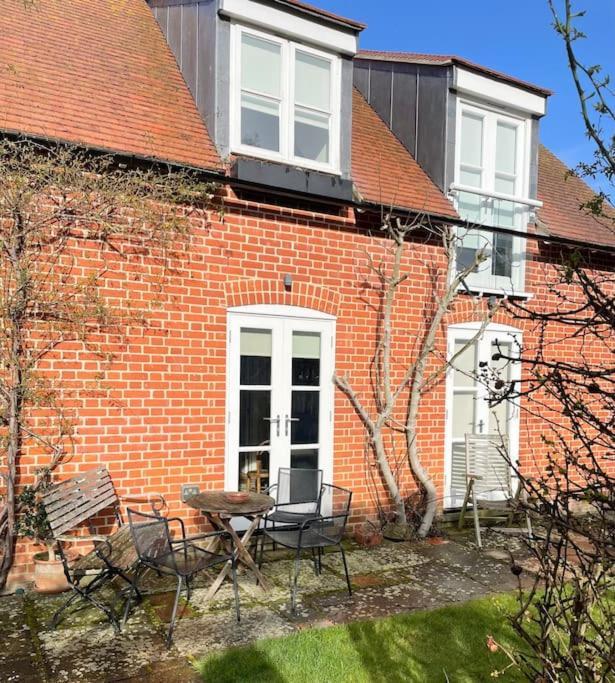 Delightful Ely House Bright And Warm With Cathedral View 아파트 외부 사진